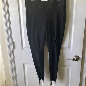 Black Skinny Jeans for a Sleek Look